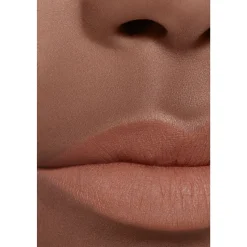 DER INTENSIVE MATTE FLUID-LIPPENSTIFT MIT ULTRA-LANGEM HALT