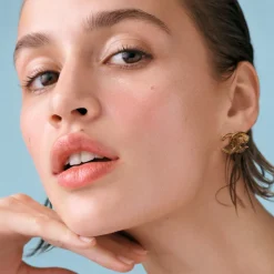 FEUCHTIGKEITSSPENDEND AUSGLEICHEND AUFPOLSTERND