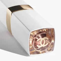 GETÖNTER, FEUCHTIGKEITSSPENDENDER, VERSCHÖNERNDER LIPPENBALSAM MIT INDIVIDUELLER FARBINTENSITÄT