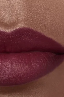 MATTIERENDER LIPPENSTIFT MIT HOHER FARBINTENSITÄT